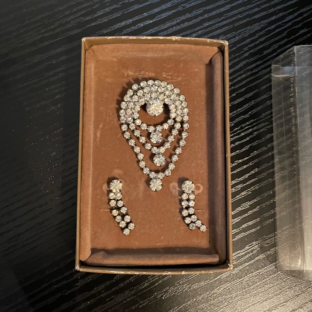 Sears Vintage 1970s Brooch + Clip-On Earrings Set